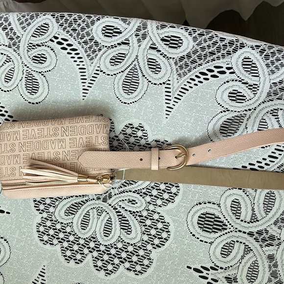 Steve Madden - Picture 3 of 5